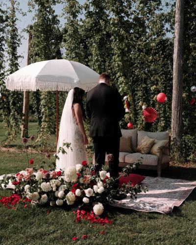 Elegant outdoor wedding in Pembroke at Stone Hedges Hopps Farm