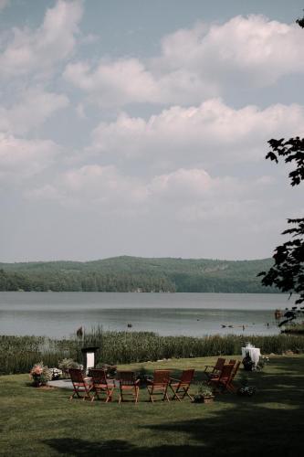 Timeless Cottage Country Wedding Photography for Muskoka and Calabogie